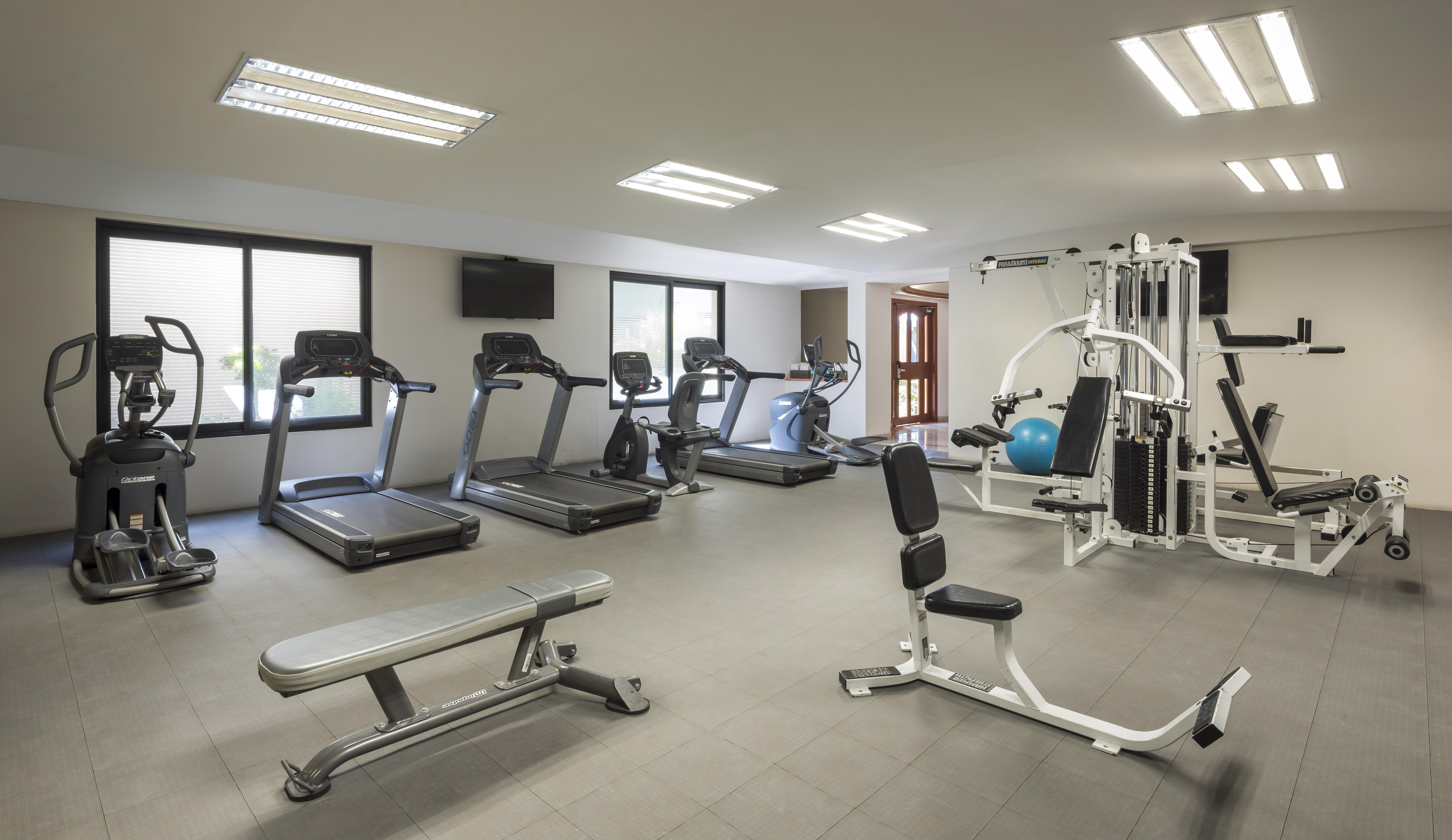 Hotel Camino Real Guadalajara Zapopan Exterior foto The gym at the hotel