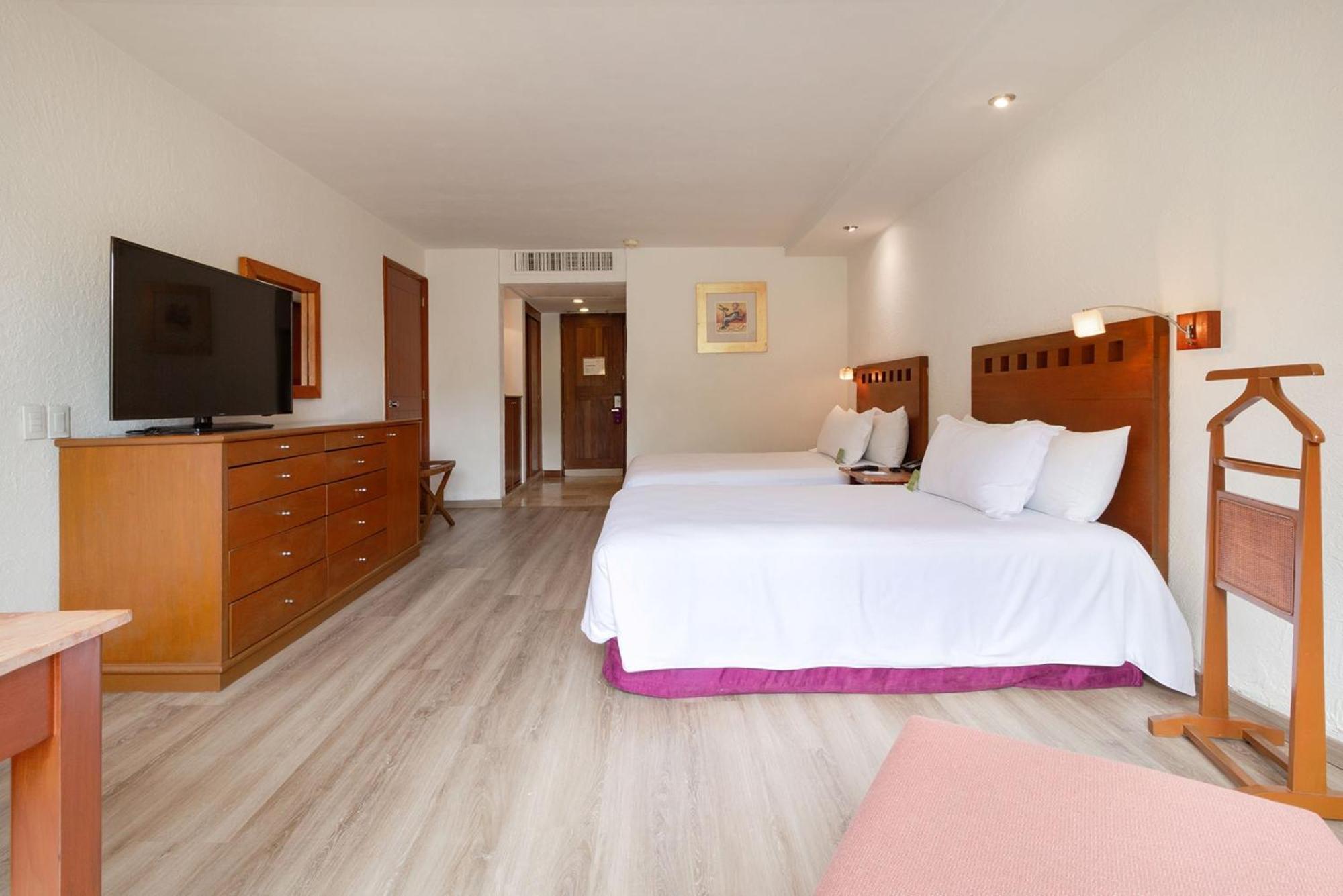 Hotel Camino Real Guadalajara Zapopan Exterior foto A room at the hotel