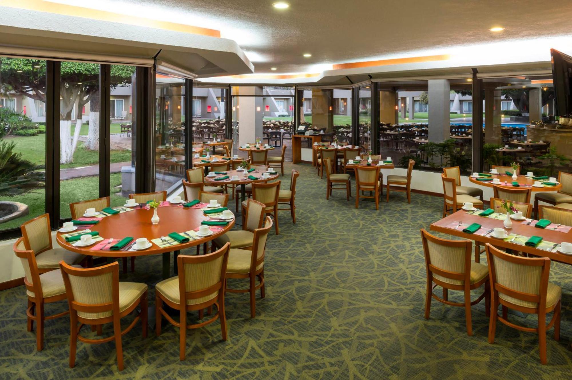 Hotel Camino Real Guadalajara Zapopan Exterior foto The dining room at the San Diego Marriott