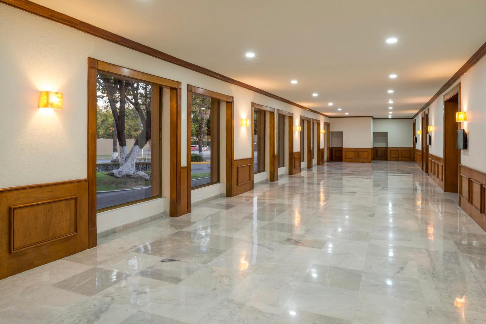 Hotel Camino Real Guadalajara Zapopan Exterior foto Interior of the hotel